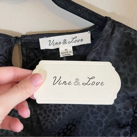 ✨ Vine & Love Women’s Black Silky Top Medium NWT - Picture 3 of 9